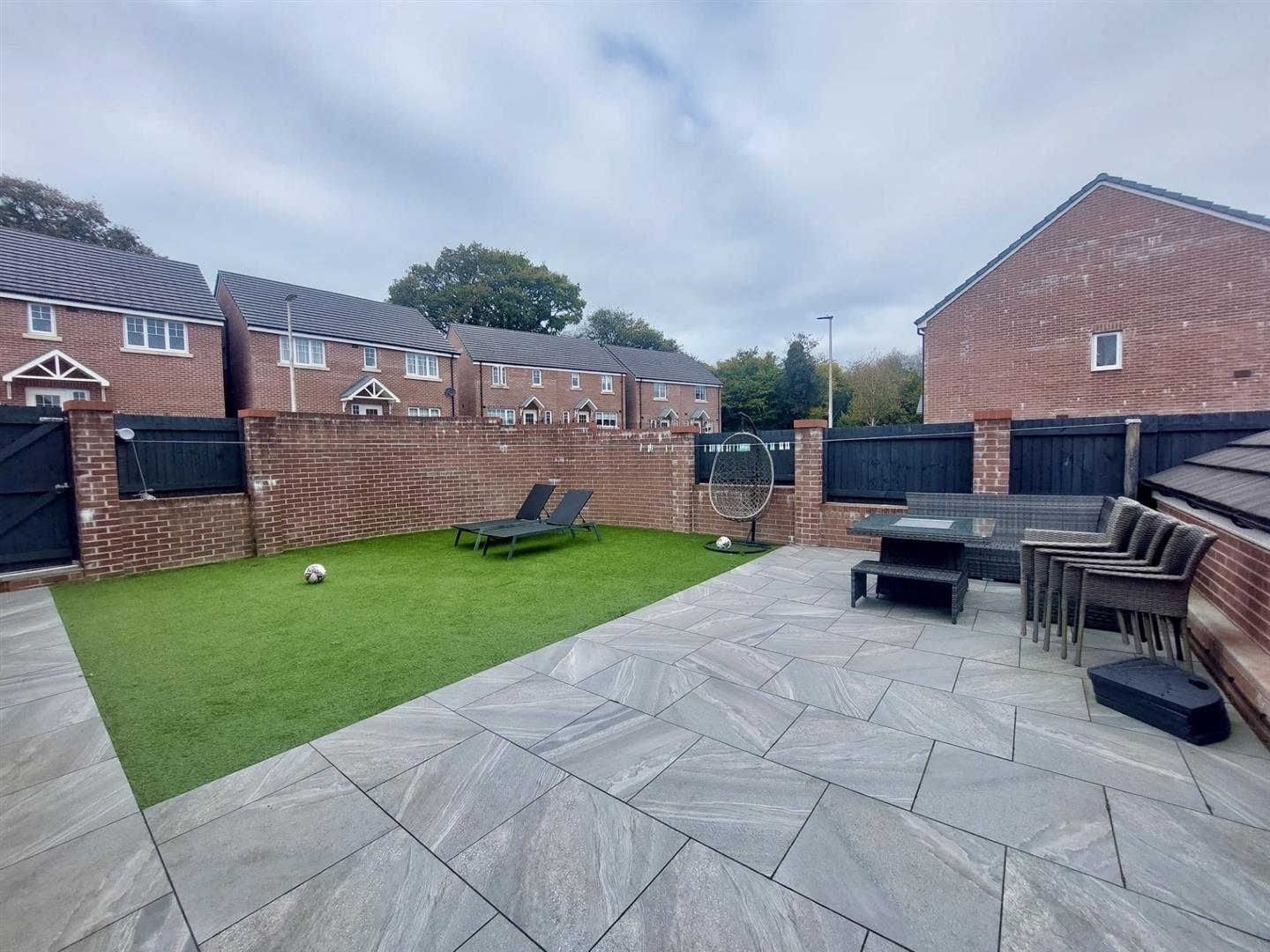 Clos Benallt Fawr, Pontarddulais, Swansea, SA4 0TQ